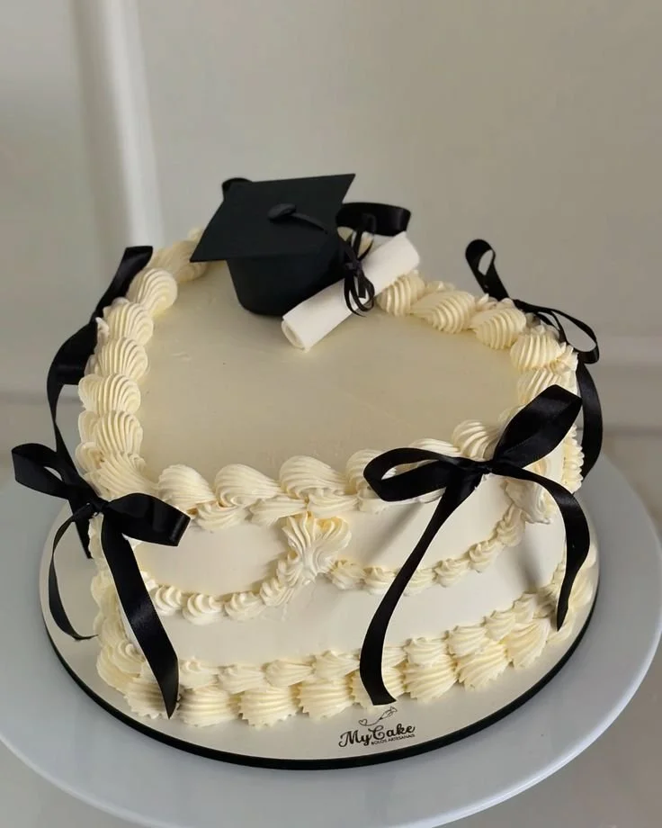 MyCake Handmade Cakes on Instagram: “Cakes full of personality and with different tops! 🤩💗 #mycake #itapema #decoratedcakes #cakedecorating” | Cake Design, Graduation Cakes, Cake Ideas